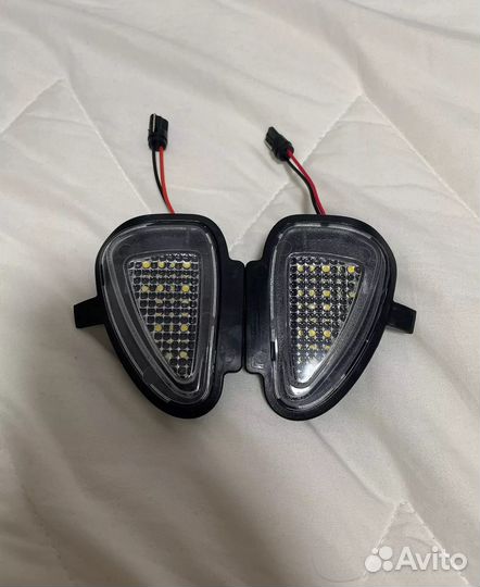 Подсветка в зеркала на Volkswagen Golf 6 Touran 1