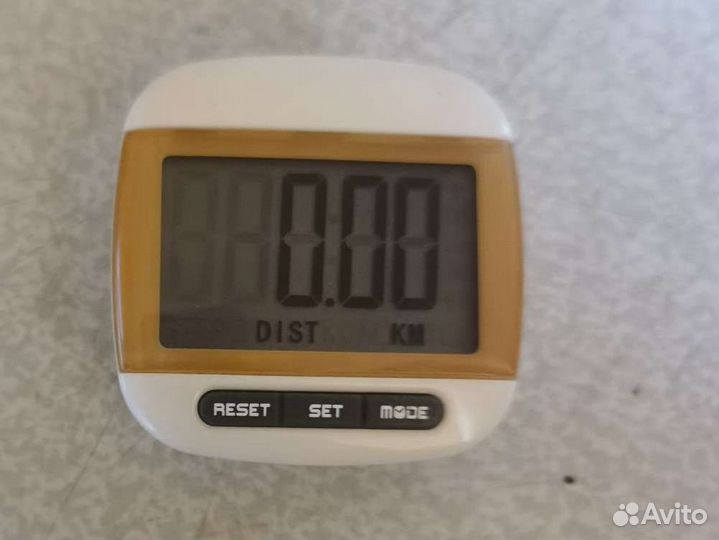 Шагомер с часами