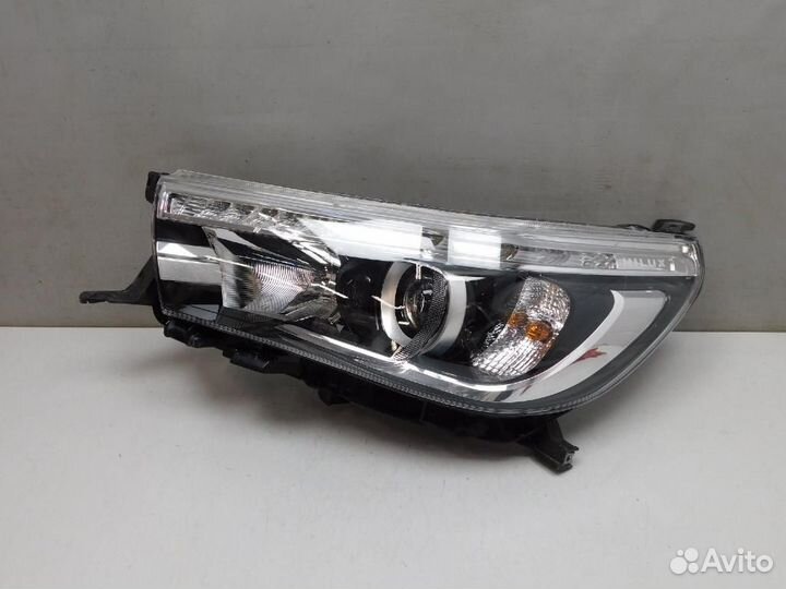 Фара левая Toyota Hilux Pick Up