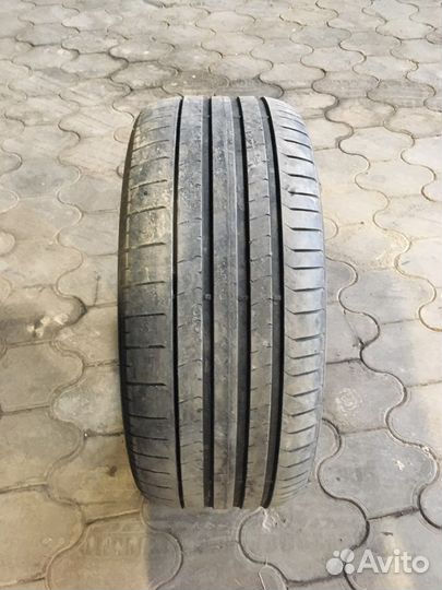 Pirelli P Zero Corsa 285/40 R22
