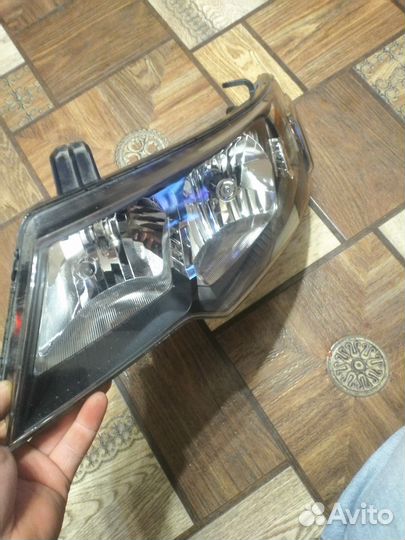 Продам переднюю левую фару KIA cerato