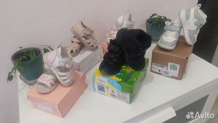 Обувь на девочку, сандали, кроссовки