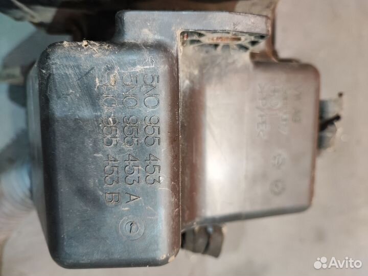 Бачок омывателя Volkswagen Tiguan 5N1