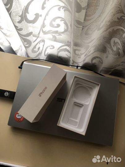 Пустая коробка от iPhone 8 plus