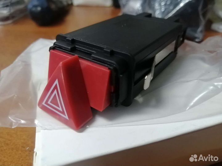 Кнопка аварийной сигнализации Audi A4, A6, VW