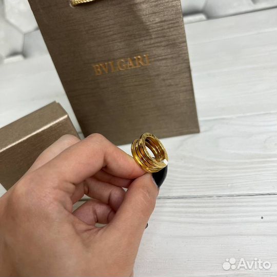 Кольцо bulgari в золотом цвете