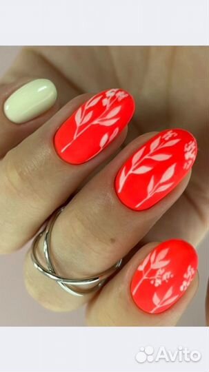 Маникюр и педикюр