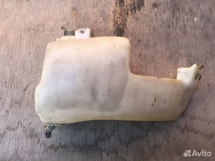 Бачок омывателя лобового стекла Audi 80/90 B3