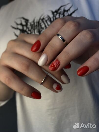 Модель на маникюр