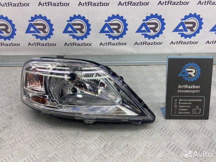 Фара правая Renault Logan