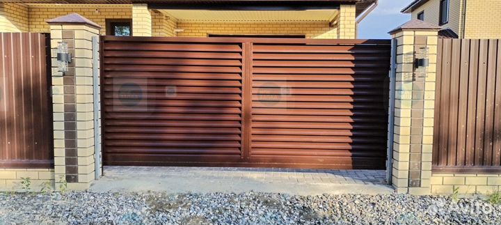 Гаражные автоматические ворота 2400 * 2000 Нижняя