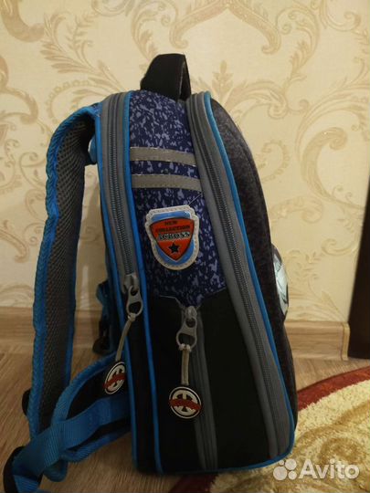 Школьный рюкзак across