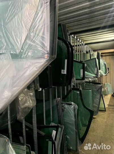 Боковое правое стекло на komatsu PC240-340 7 серия