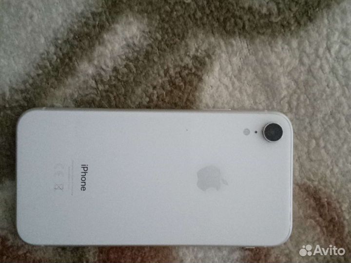 Телефон iPhone XR