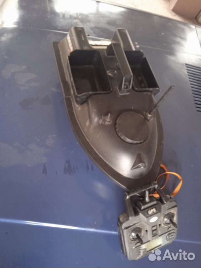 Прикормочный кораблик с gps