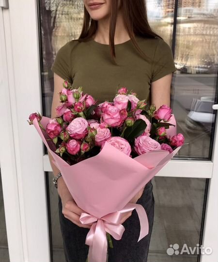 Букет из пионовидных кустовых роз, доставка цветов