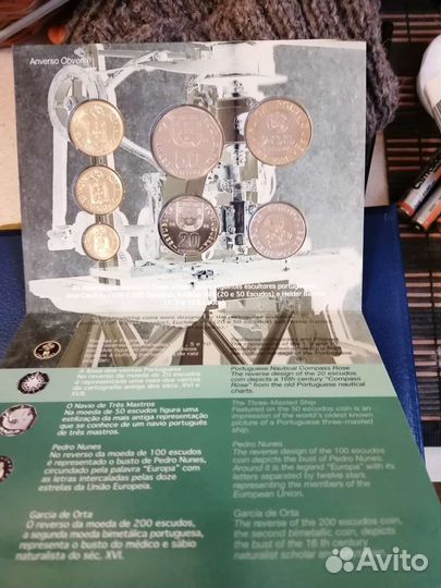 Официальные наборы монет Словении и Португалии