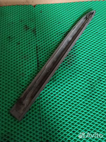 Молдинг двери задний левый Nissan Maxima A33