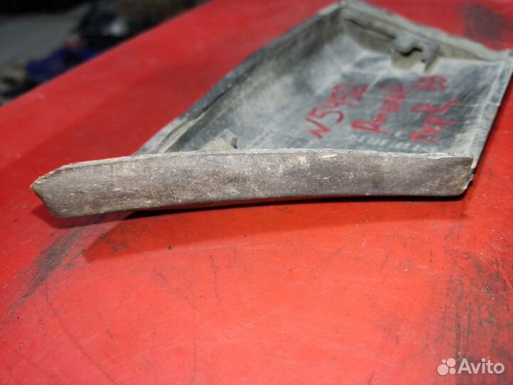 Молдинг крыла передний правый Volkswagen Passat B3