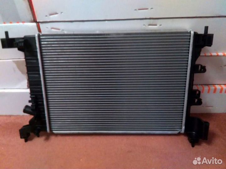 Радиатор охлаждения Шевроле Кобальт 2011