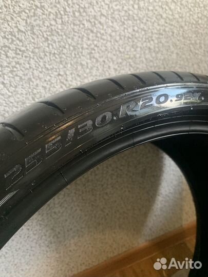 Pirelli P Zero 255/30 R20 92Y