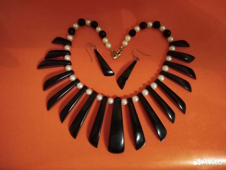 Чокеры, подвески, бусы для девушек и дам