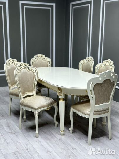 Стол и стулья