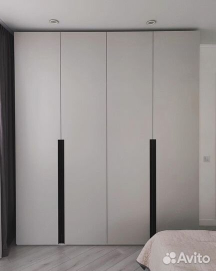 Шкаф распашной