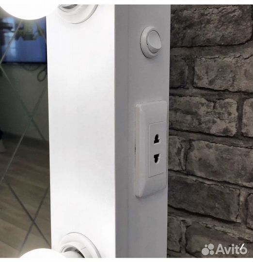 Гримерное зеркало с подсветкой