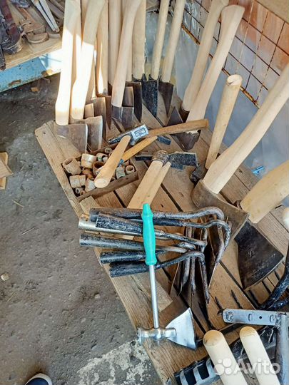 Тяпки топоры вилы лопаты старинные