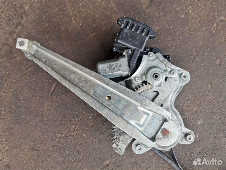 Стеклоподъёмник задний левый Camry V40