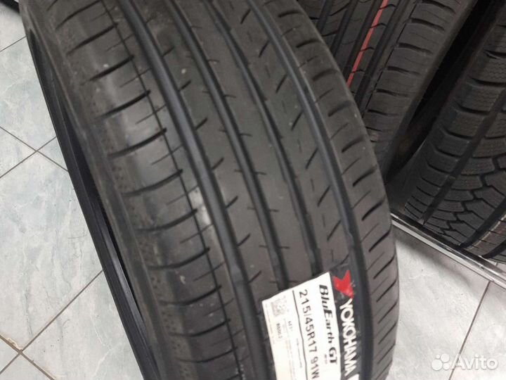 Yokohama BluEarth AE51 215/45 R17