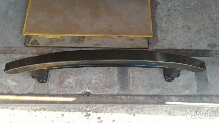 Усилитель бампера передний Фолькцваген Пассат Б5+