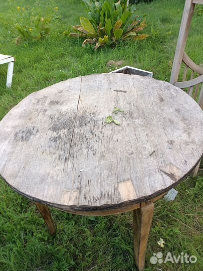 Круглый антикварный стол