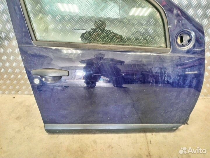 Дверь передняя правая Renault Sandero