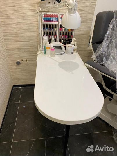 Маникюрный стол