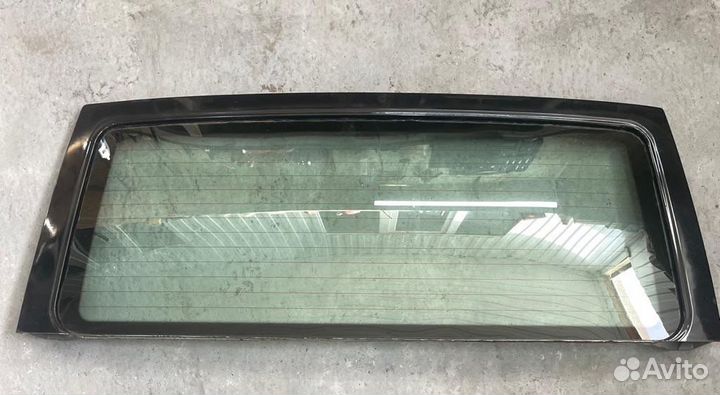 Боковые стекло багажника
