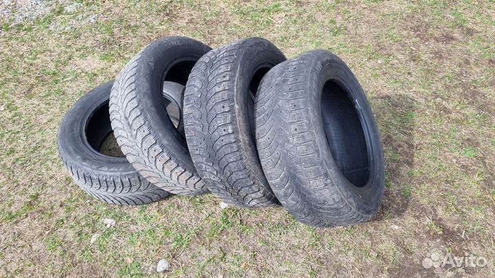 Bridgestone Blizzak Spike-01 215/60 R16