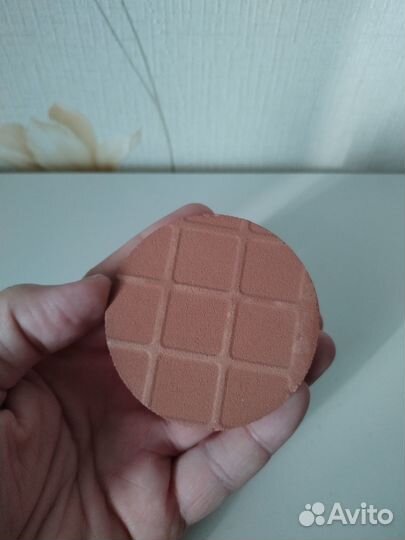 Маленькая скульптура Жанны Кадыровой