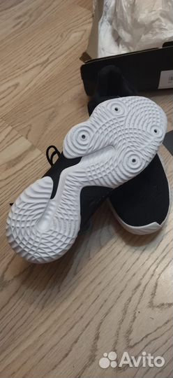 Кроссовки баскетбольные волейбольные adidas
