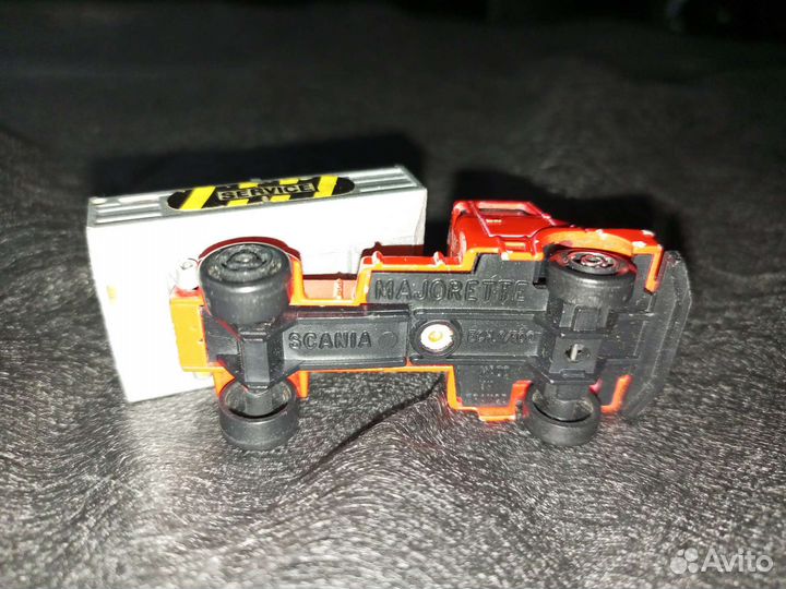 Модель грузовика majorette scania 1/100