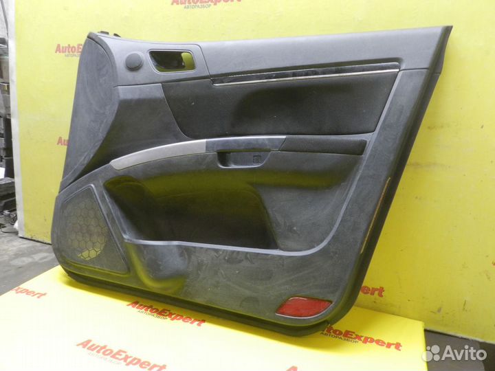 Обшивка двери передней правой Geely Emgrand EC7