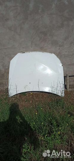 Капот белый на priora