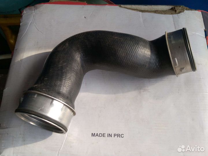 Патрубок верхний интеркулира Vag 2.5 AXD оригинал