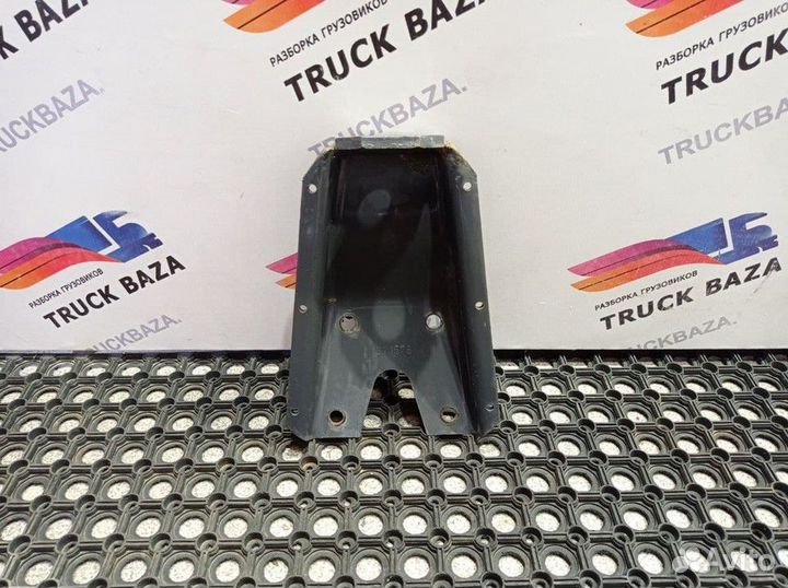 Кронштейн переднего амортизатора