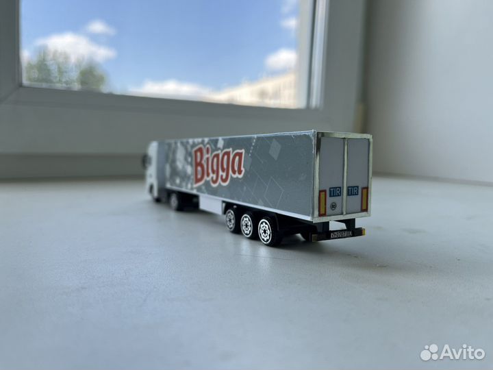 Модель тягача с прицепом