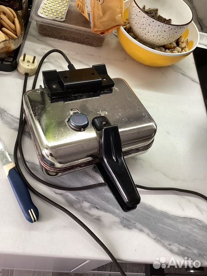 Электрическая вафельница бу