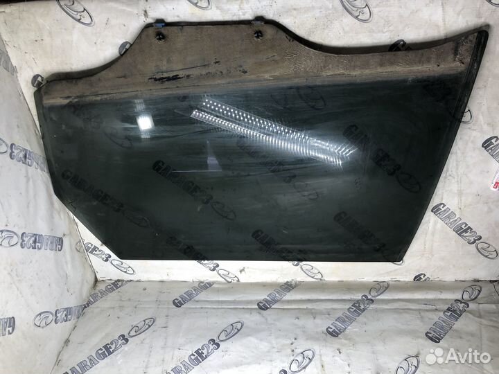 Стекло левой задней двери Nissan Avenir