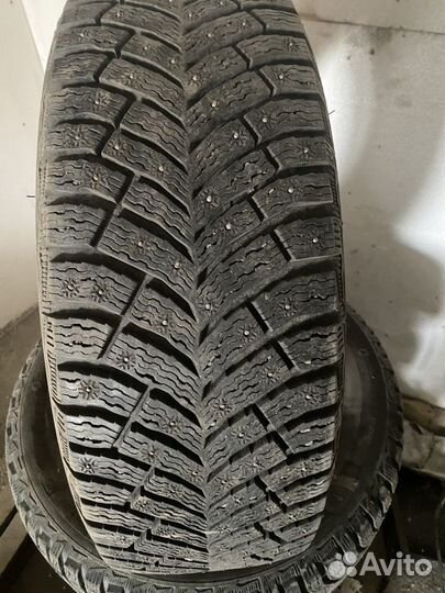 Michelin X-Ice North 4 215/60 R16