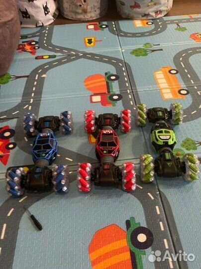 Машинка на радиоуправлении (браслет)